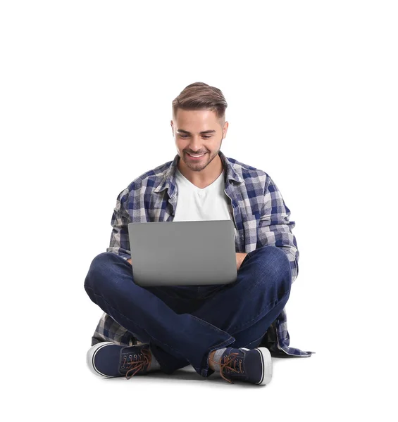 Joven con el ordenador portátil — Foto de Stock