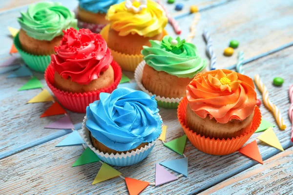 Lekker kleurrijk cupcake — Stockfoto