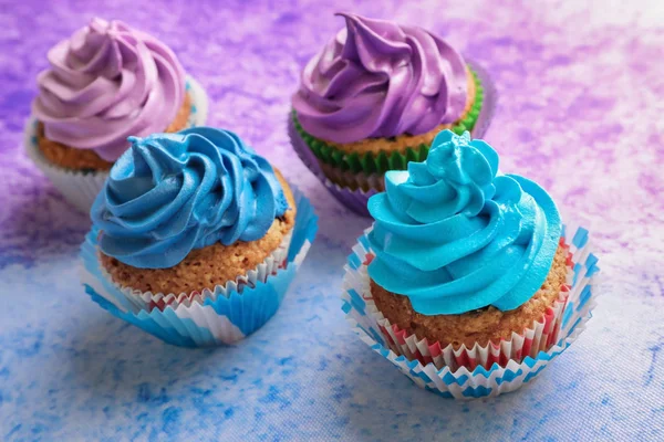 Välsmakande birthday cupcakes — Stockfoto