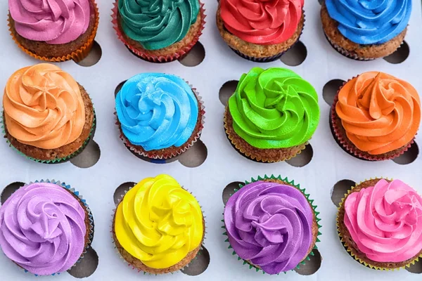 Leckere bunte Cupcakes — Stockfoto