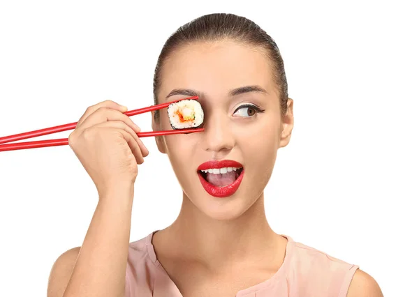 Mooie jonge vrouw met sushi roll — Stockfoto