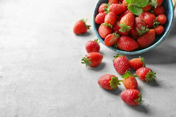 Fresh ripe strawberries — Stock Photo, Image