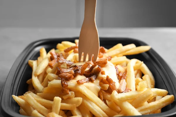 Papas fritas con tocino y queso — Foto de Stock