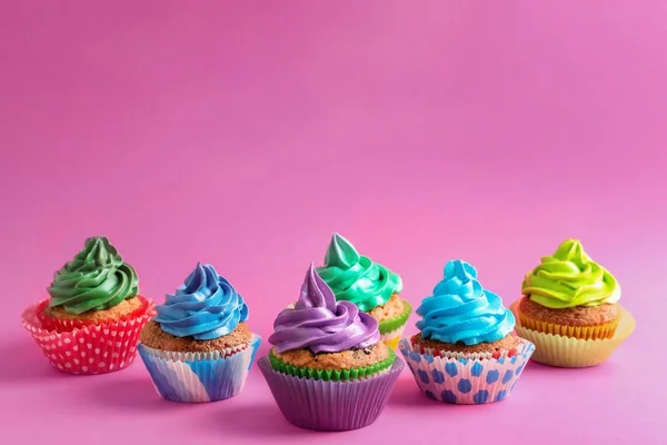 Smaczny urodziny cupcakes — Zdjęcie stockowe