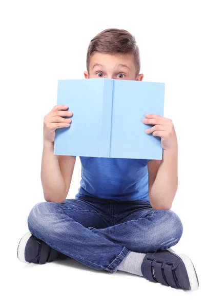 Menino bonito com livro sobre fundo branco — Fotografia de Stock