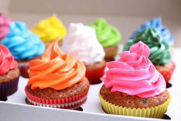 Leckere bunte Cupcakes — Stockfoto