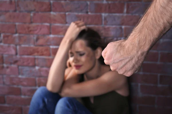 Donna sottoposta a violenza — Foto Stock