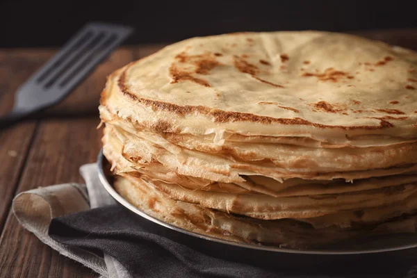 Leckere dünne Pfannkuchen — Stockfoto