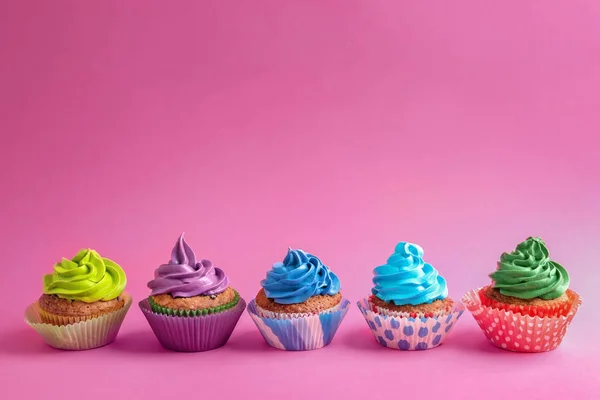 Smaczny urodziny cupcakes — Zdjęcie stockowe