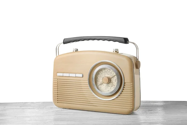 白色背景音乐复古收音机 — 图库照片