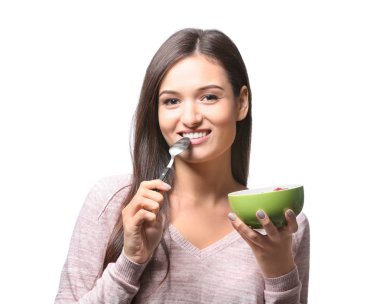 Genç kadın yulaf ezmesi yemek 