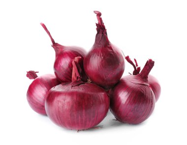 Beyaz arkaplanda kırmızı soğan