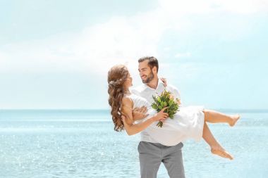 Mutlu damat holding gelin 