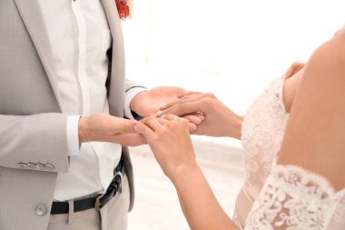 Düğün gününde mutlu güzel Çift