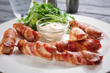 sarılmış pastırmalı tavuk nuggets