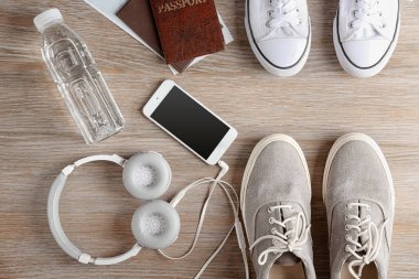 Smartphone ve pasaport ile kompozisyon