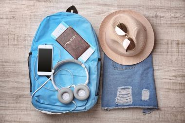 pasaport ve Bagaj ile kompozisyon