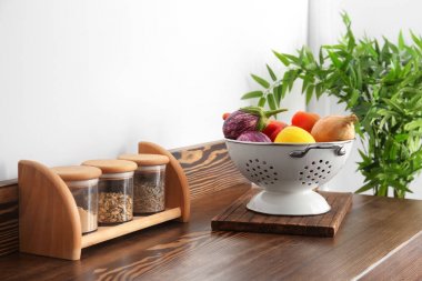 Kevgir ile sebze mutfakta