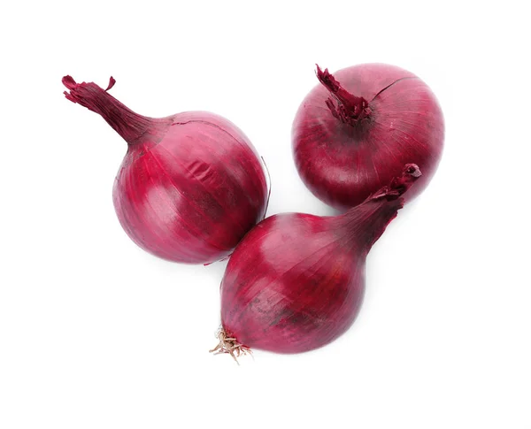 Rote Zwiebel auf weißem Hintergrund — Stockfoto