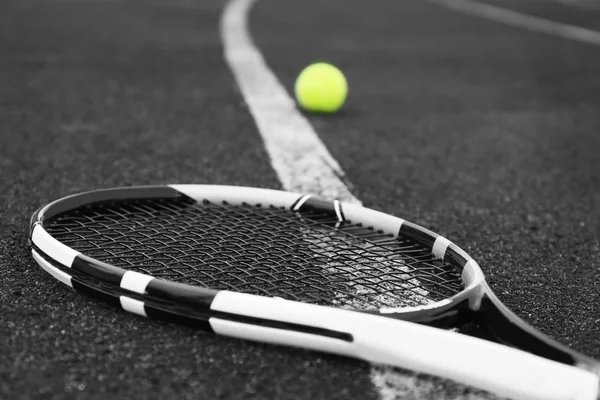 Tennis racket and ball — Stock Photo, Image