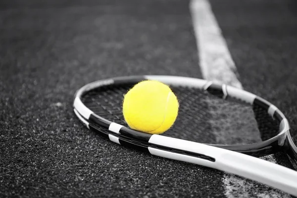 Tennis racket and ball — Stock Photo, Image