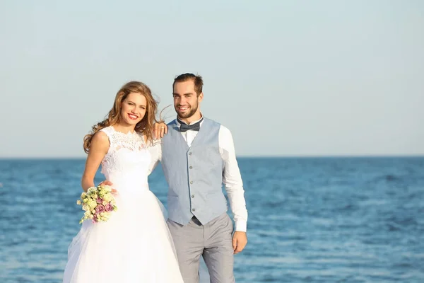 Happy wedding couple — Stock Photo, Image