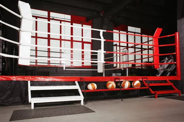 Boxring im Fitnessstudio — Stockfoto