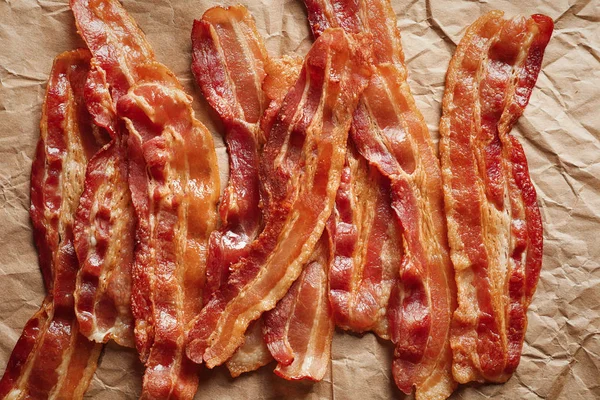 Plátků odkrojte vařené slanina — Stock fotografie
