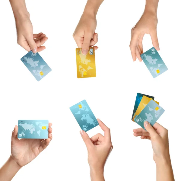 Γυναίκες κατέχουν πιστωτικές κάρτες — Φωτογραφία Αρχείου