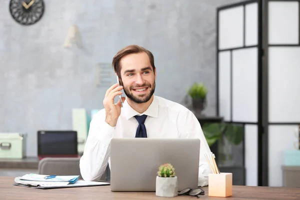 Young man on phone — Stock Photo, Image