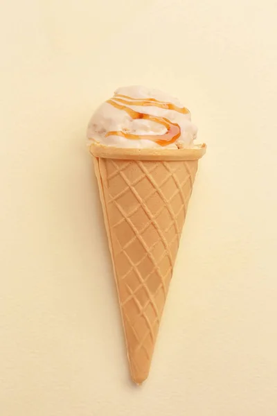 Waffle cone with caramel ice cream — Stock Photo, Image