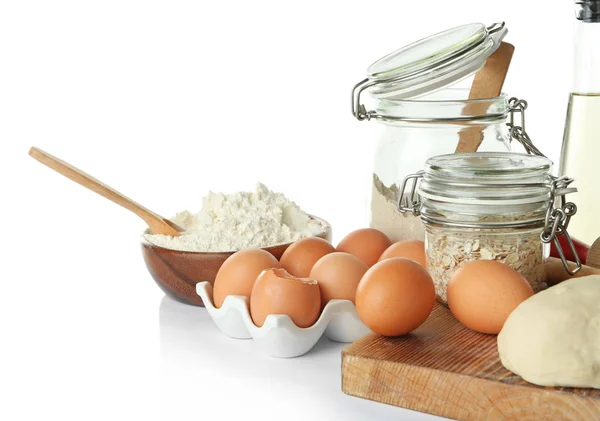 Ingredientes para massa e utensílios de cozinha — Fotografia de Stock