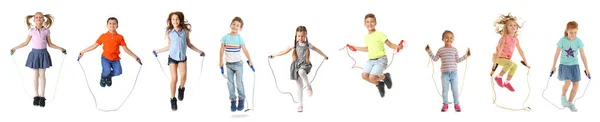 Colagem de crianças com cordas de salto no fundo branco — Fotografia de Stock