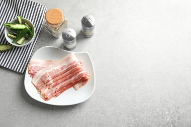 Rashers domuz pastırması ile plaka