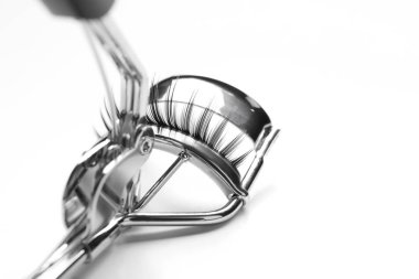 Kirpik kıvırıcı ve yanlış      