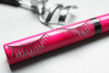 Maskara tüp ile yanlış eyelashes