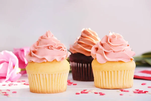 Leckere Vanille-Cupcakes — Stockfoto