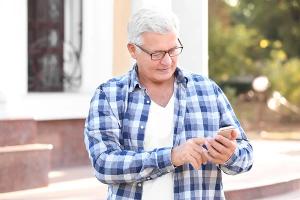 Knappe volwassen man — Stockfoto