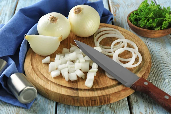 Wooden board with cut white onion — Stock Photo, Image