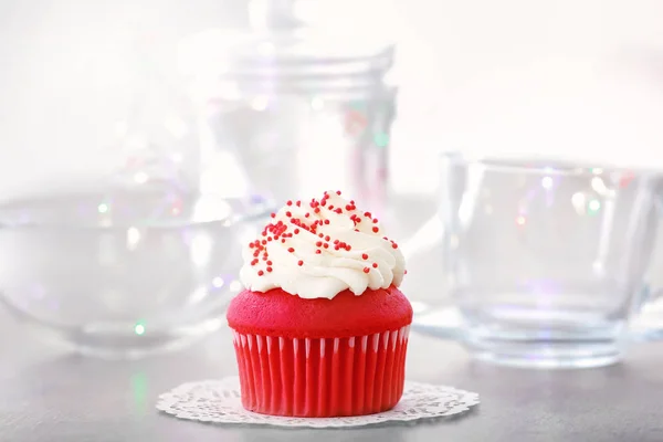 Delicioso cupcake de veludo vermelho — Fotografia de Stock
