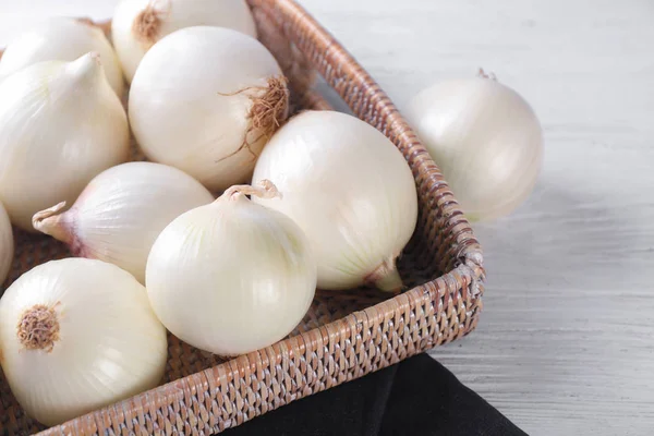 Ripe white onions — Stock Photo, Image