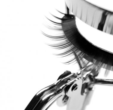 Kirpik kıvırıcı ve yanlış      