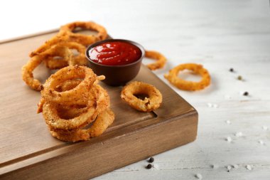 Soslu kızarmış soğan halkası  