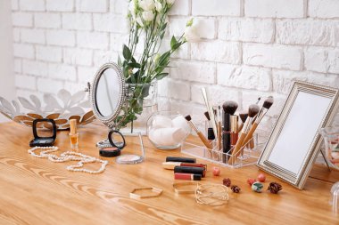 Dekoratif kozmetik ve güzellik aksesuarları