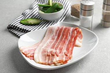 Rashers domuz pastırması ile plaka