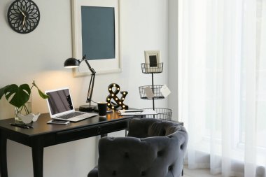  Oda rahat çalışma alanı ile