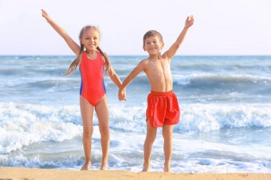 Sevimli küçük çocuk deniz plaj