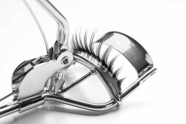 Kirpik kıvırıcı ve yanlış      