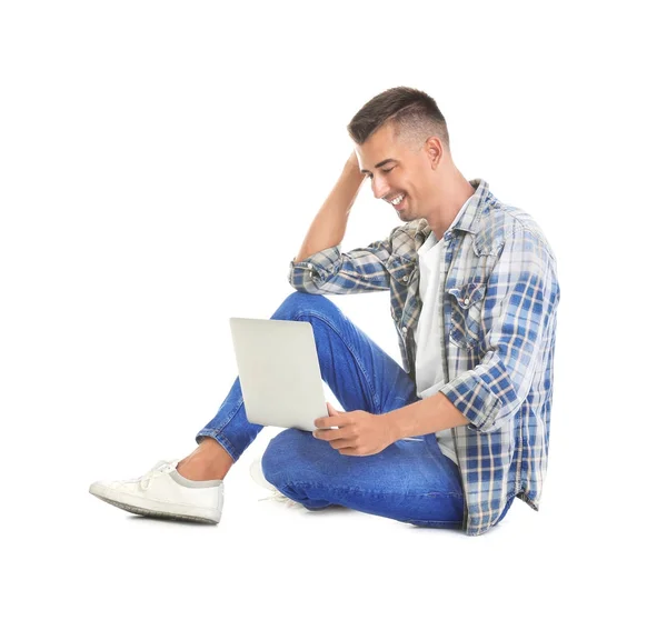 Jeune homme avec ordinateur portable — Photo