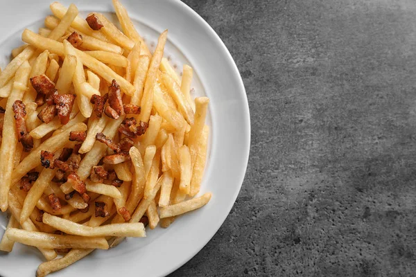 Teller mit Pommes — Stockfoto